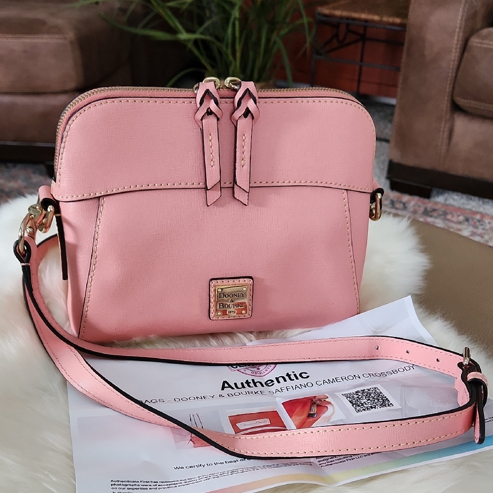 Beautiful Dooney & Bourke Cameron Pink Saffiano Leather Crossbody 🩷🎁